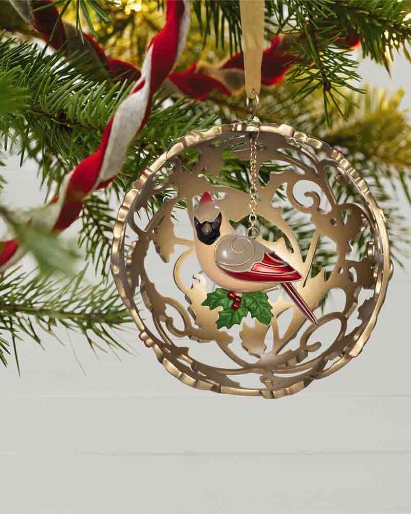 Majestic Lady Cardinal (Premium) (Limited Quantity)  ornament collectible - Main Image 4