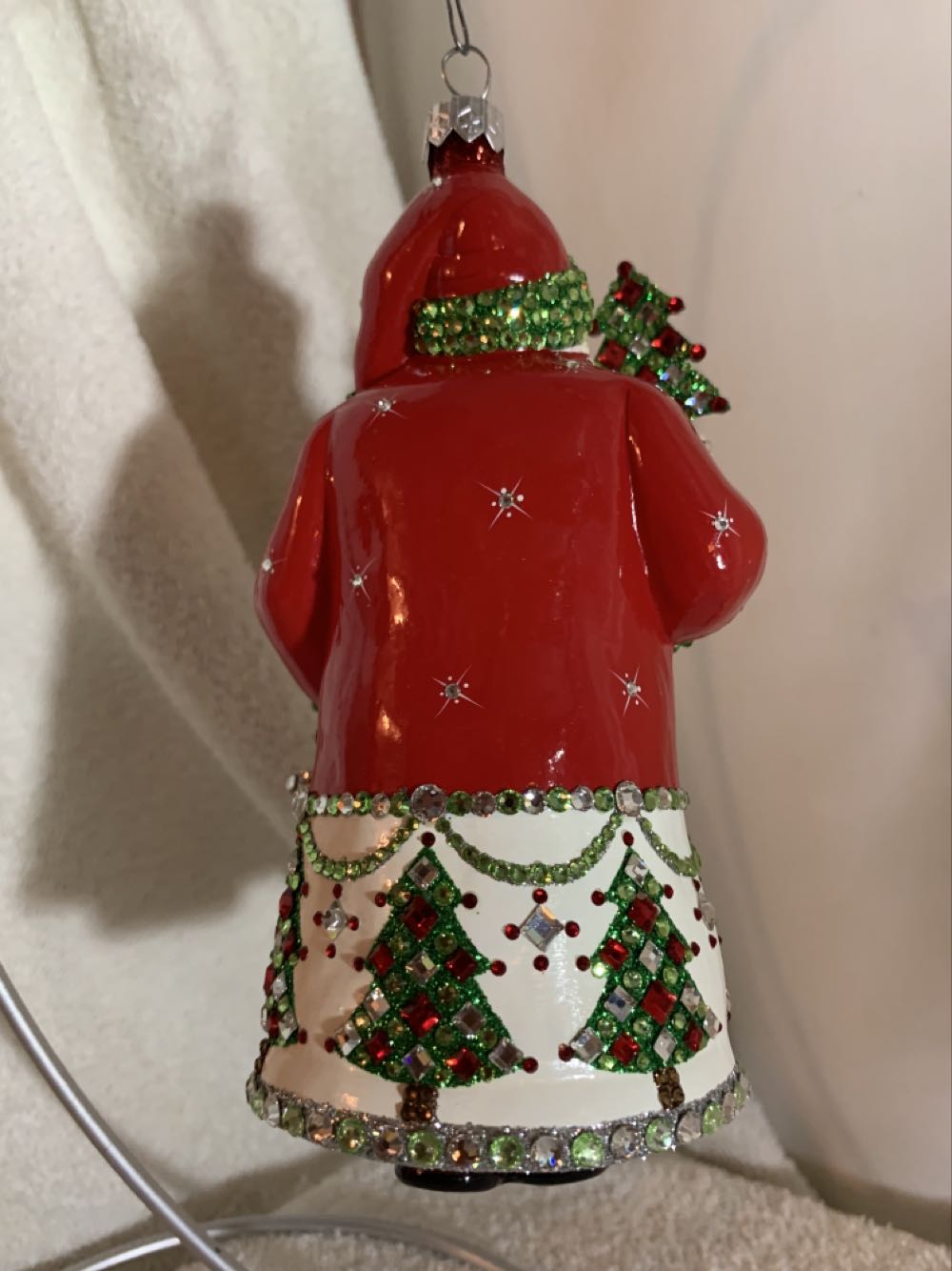Merveilleux Claus, Red: Green & White - Event Exclusive (Santa) ornament collectible - Main Image 3