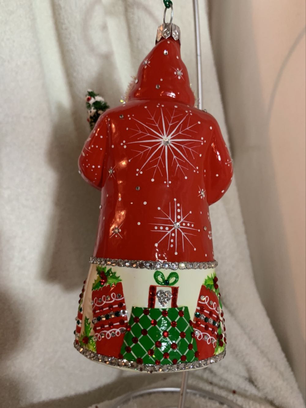 Berkshire Santa, Presents - Other Exclusive (Santa) ornament collectible - Main Image 3