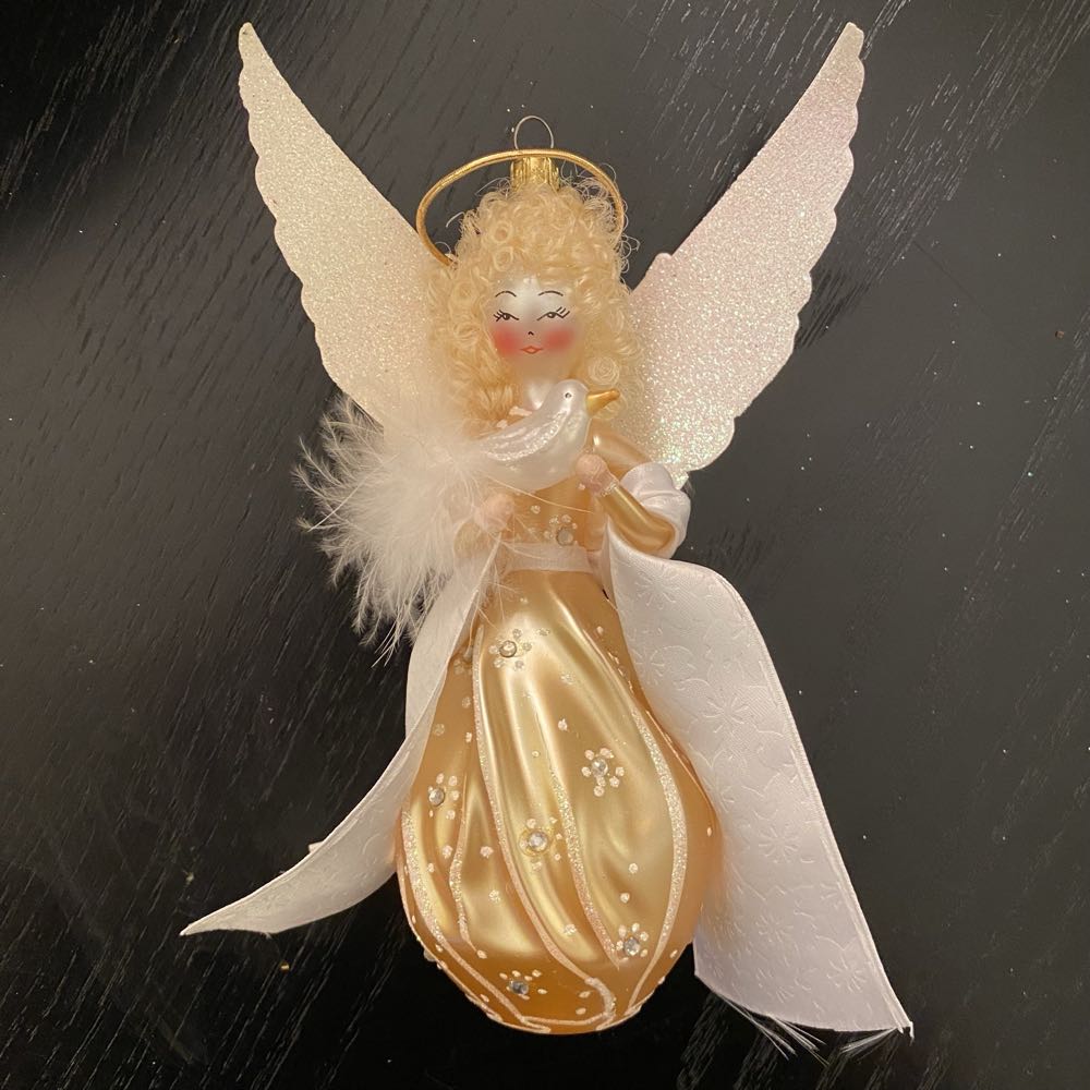 Small-Medium Gold Peach With Green Leaves