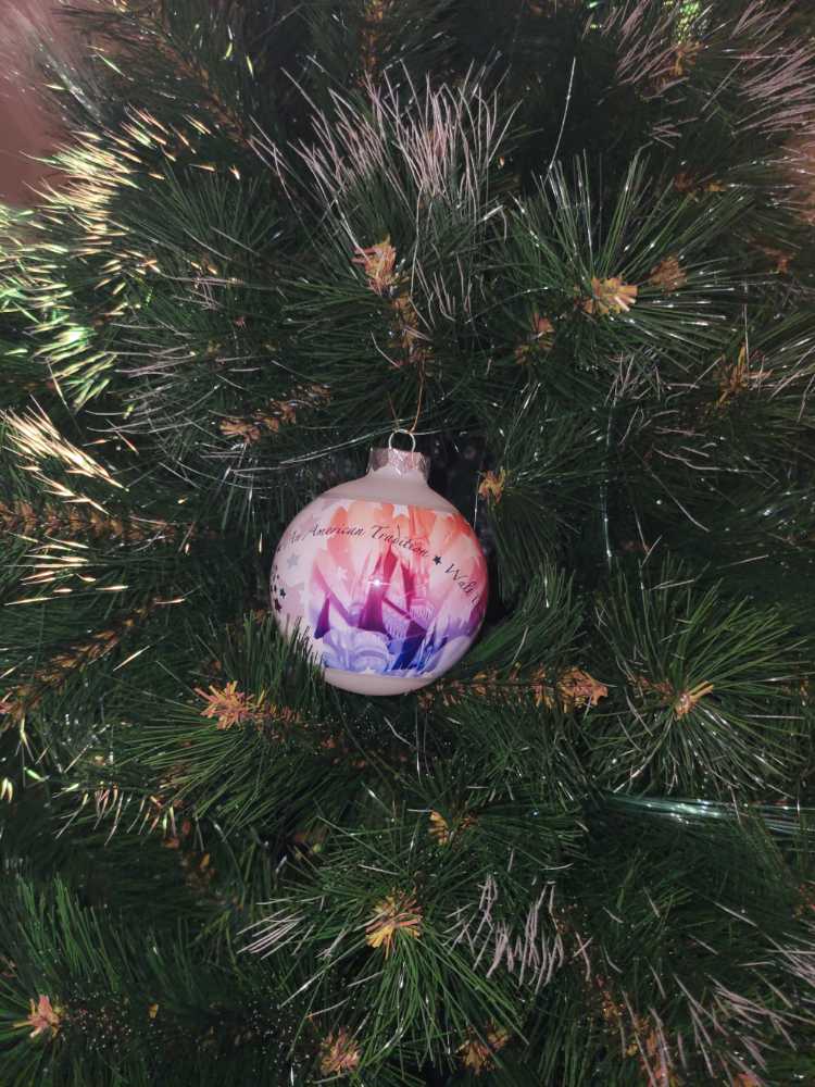 American Tradition Ornament  ornament collectible [Barcode 400153705706] - Main Image 2