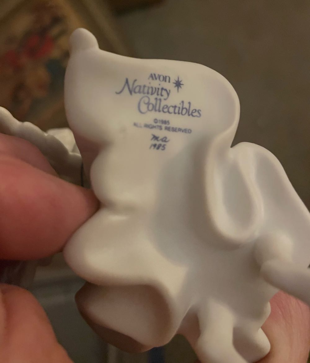 Avon - Nativity Collectibles - 1985 - The Angle - Angle (Nativity) ornament collectible - Main Image 3