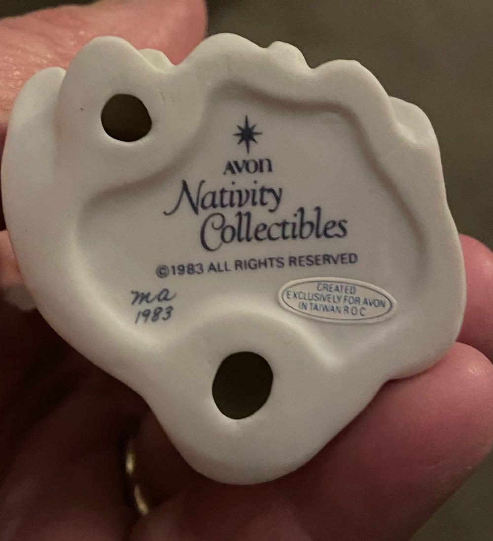Avon - Nativity Collectibles - 1983 - Shepherds - The Shepherd Boy - Shepherd (Nativity) ornament collectible - Main Image 3