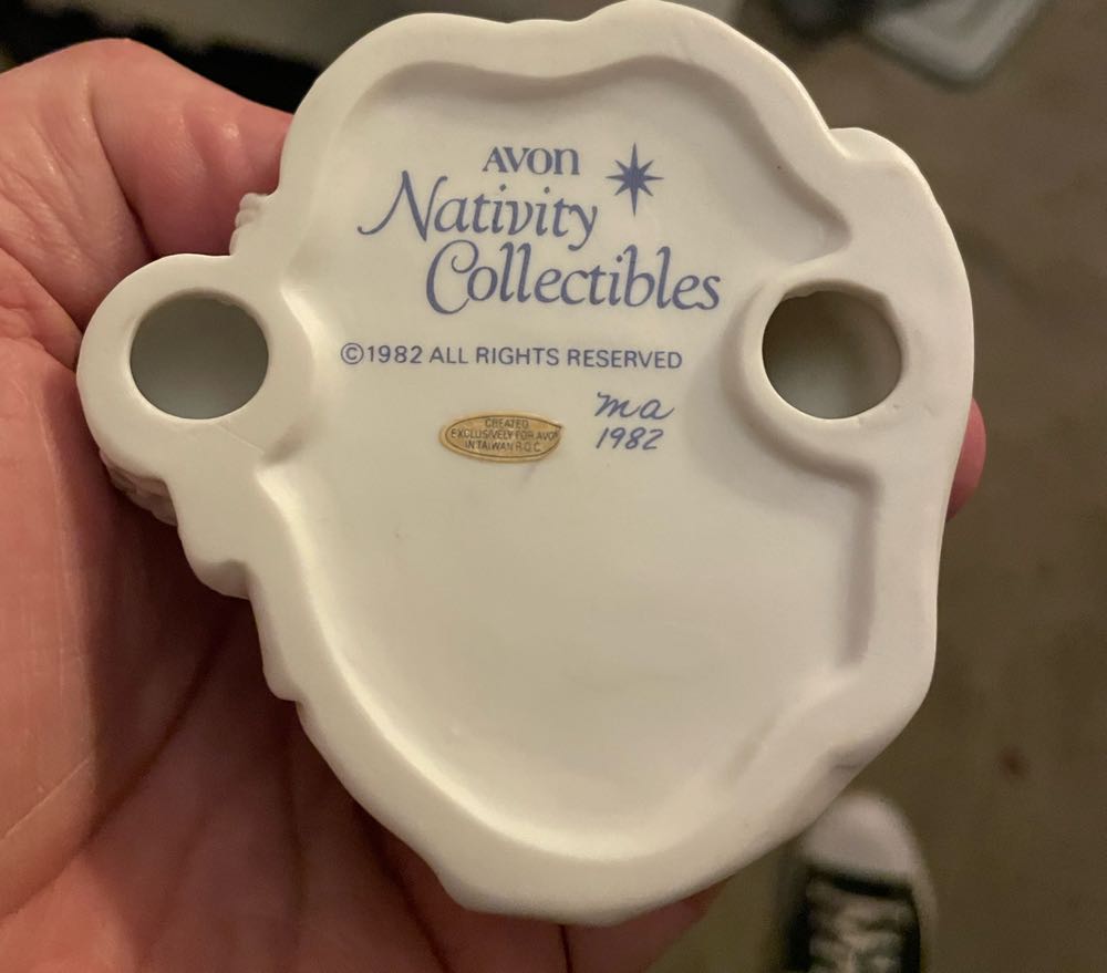 Avon - Nativity Collectibles - 1982 - Magi - Melchior - Magi (Nativity) ornament collectible - Main Image 3