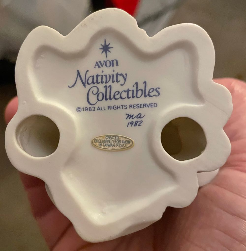 Avon - Nativity Collectibles - 1982 - Magi - Balthazar - Magi (Nativity) ornament collectible - Main Image 3