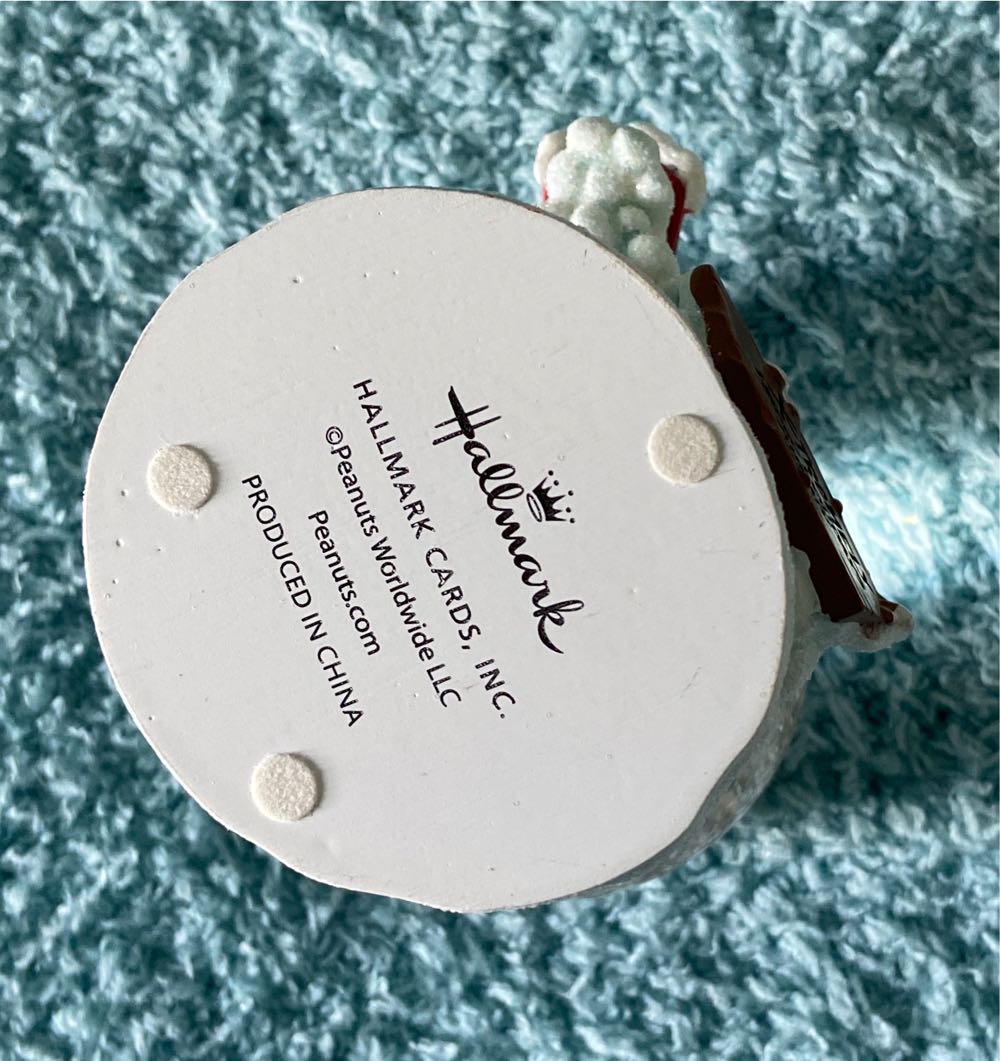 Xtreme Snoopy Globe  ornament collectible - Main Image 2