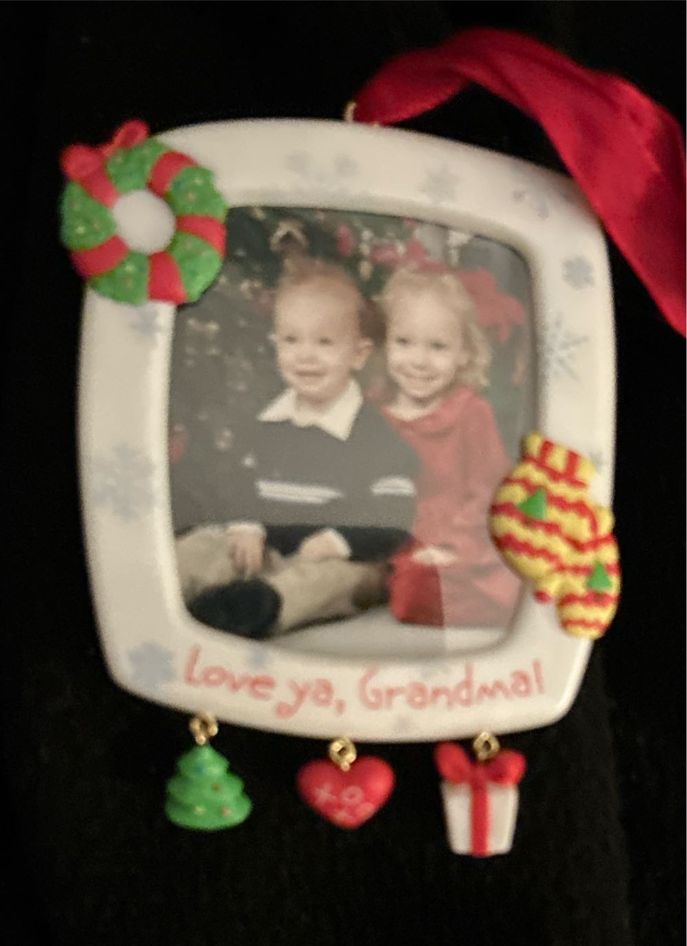 Hallmark Love Ya Grandma! Magnetic Photo Holder  (Picture Ornament) ornament collectible [Barcode 015012753356] - Main Image 2