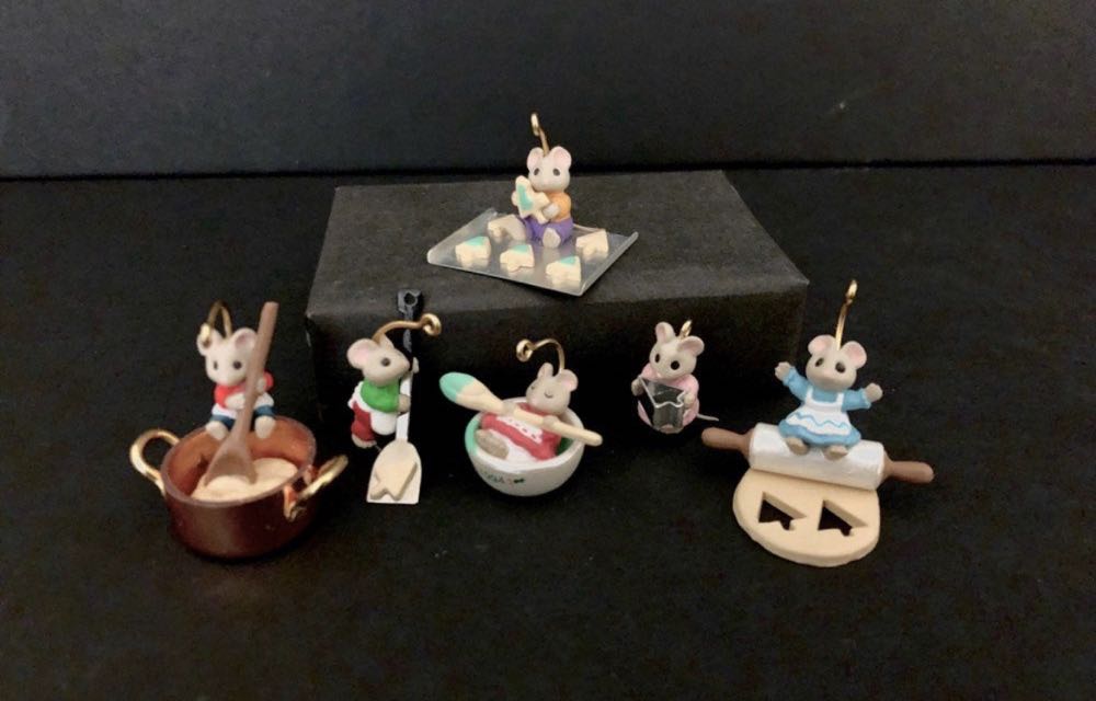 Tender Tiny Touches - 1994 - Baking Tiny Treats - Standing’ By - Tiny Tender Touches (Collection - Miniature) ornament collectible - Main Image 4