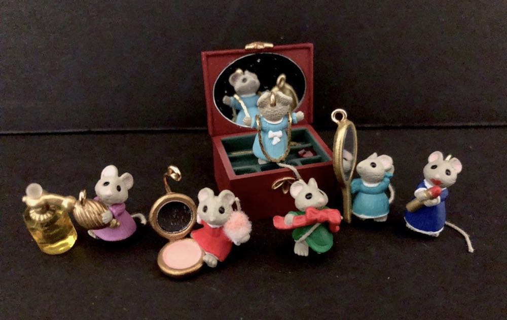 Tender Tiny Touches - 1995 - Tiny Treasures - All Tied Up - Tiny Tender Touches (Collection - Miniature) ornament collectible - Main Image 4