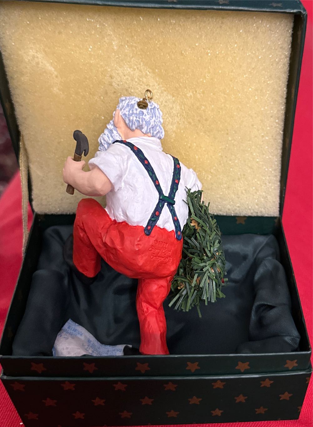 Santa and the Merry Christmas Wreath - Shirt Sleeve Series (Santa) ornament collectible - Main Image 3