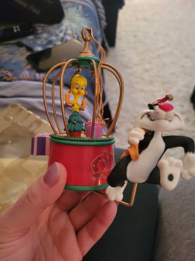 Tweety & Silvester Solar Motion  ornament collectible - Main Image 3