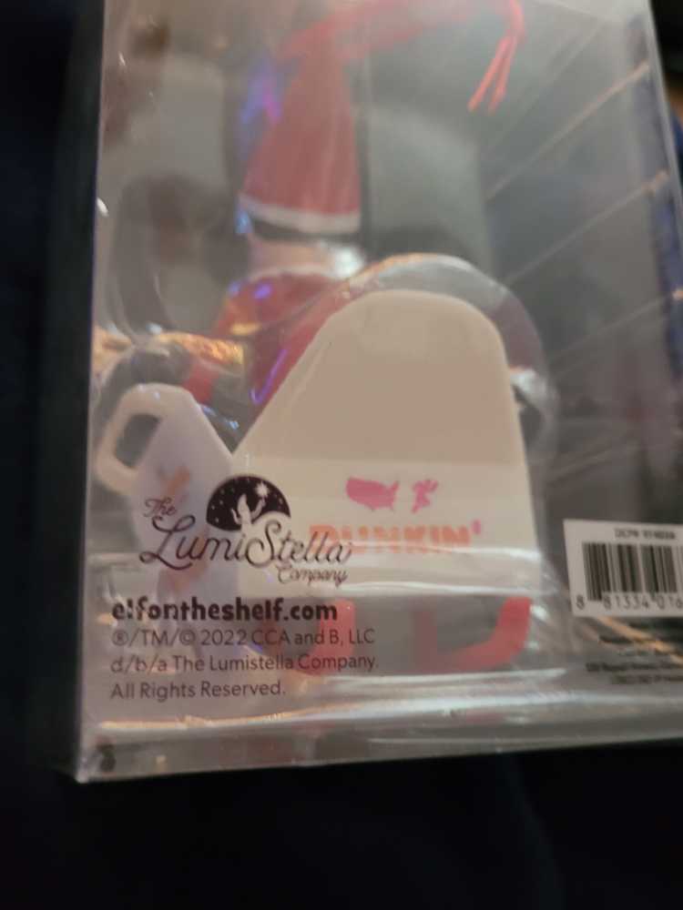 Dunkin Donuts Elf On The Shelf Christmas Munchkin Limited Edition - The Elf On The Shelf (Dunkin Donuts) ornament collectible [Barcode 881334016796] - Main Image 4