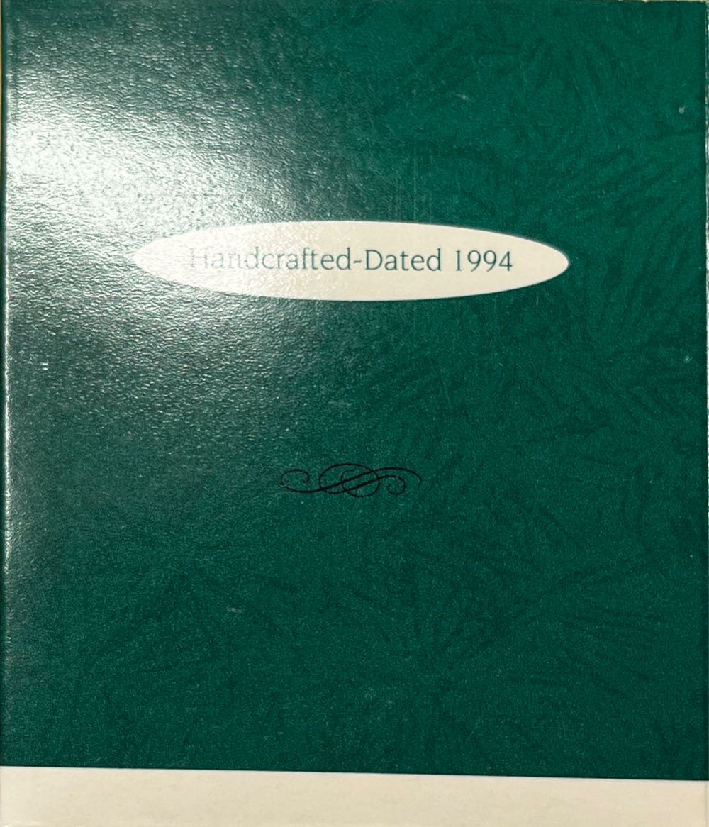 Mom - Hallmark Keepsake Miniature (Mom) ornament collectible [Barcode 015012107692] - Main Image 2