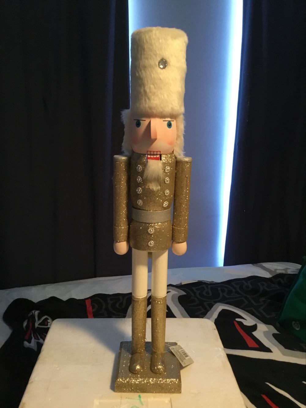 Metal Leaf Candelholder