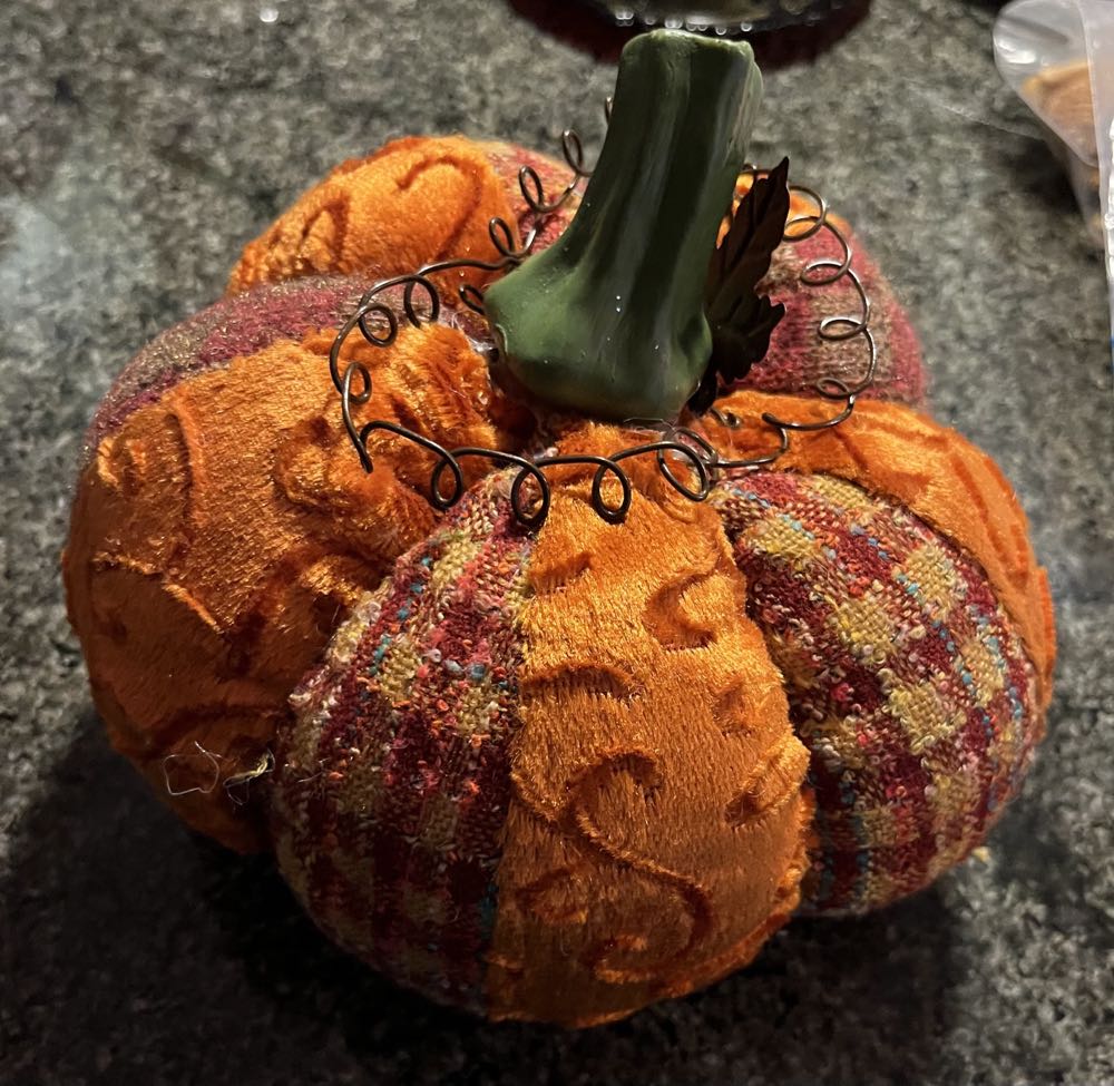 Avon - Nativity Collectibles - 1990 - Village - Woman With Water Jar