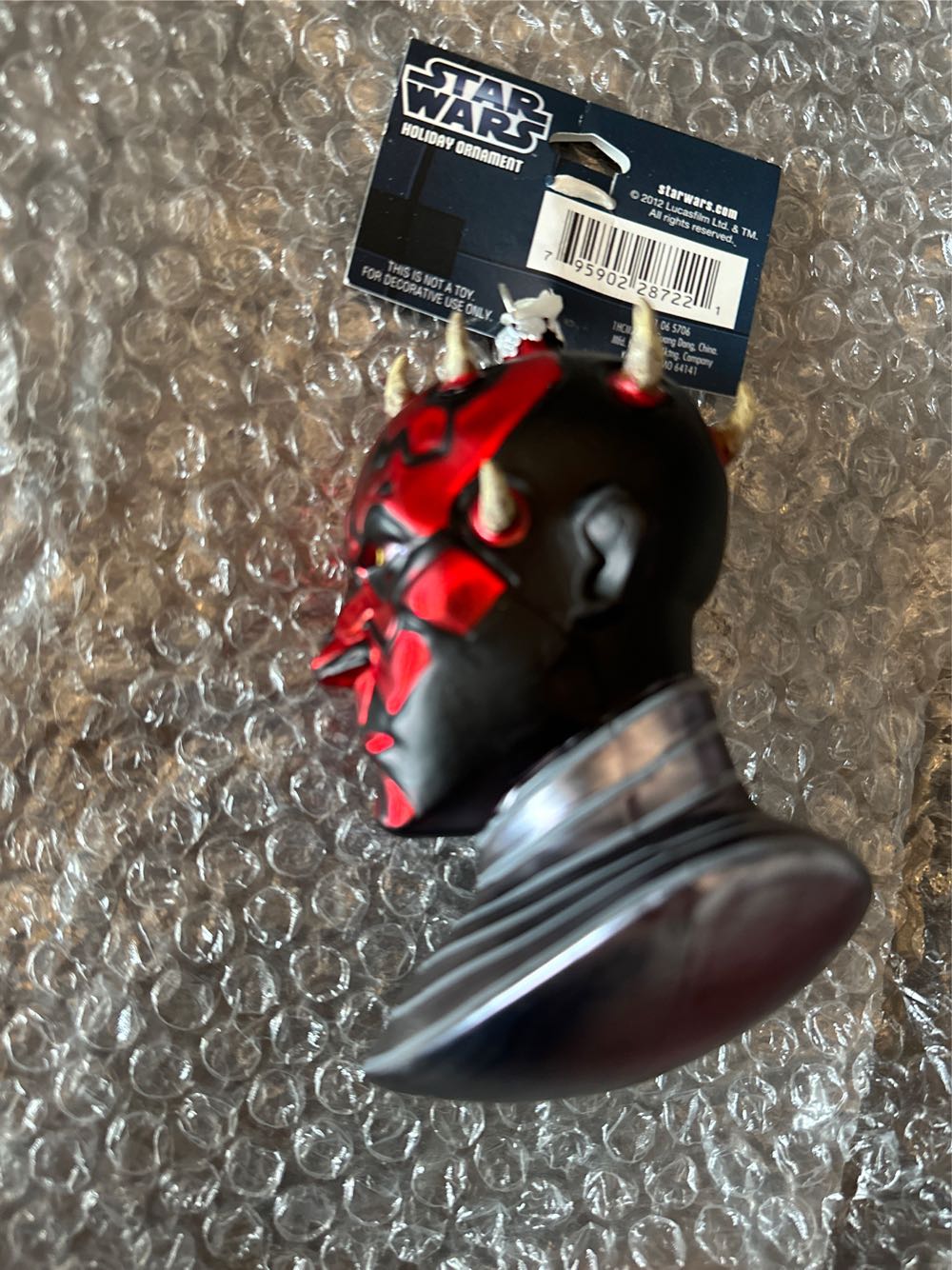 Darth Maul Glass Bust Ornament - Hasbro (Star Wars: Attack Of The Clones) ornament collectible [Barcode 795902287221] - Main Image 2