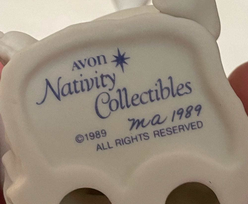Avon - Nativity Collectibles - 1989 - The Cherub - Angel - Cherub (Nativity) ornament collectible - Main Image 3