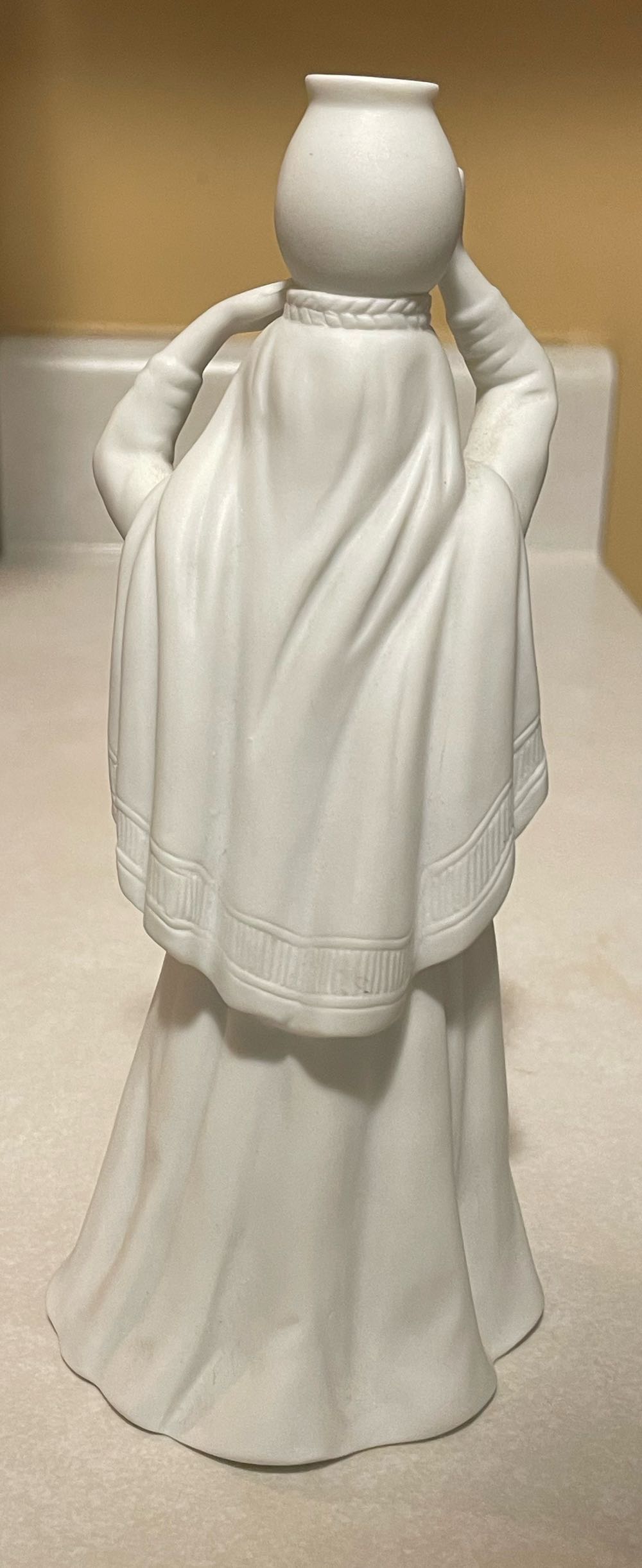 Avon - Nativity Collectibles - 1990 - Village - Woman With Water Jar - Villagers (Nativity) ornament collectible - Main Image 2