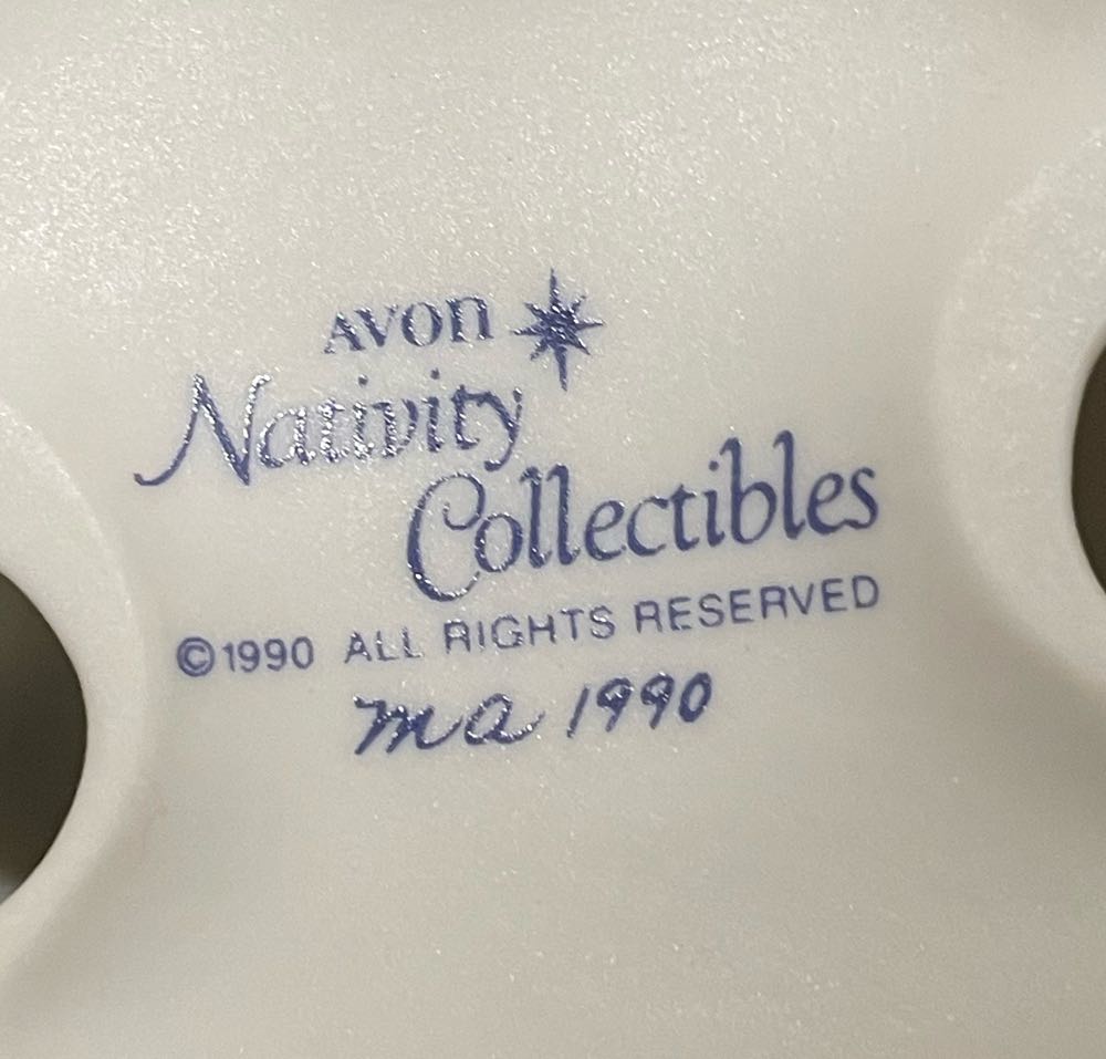 Avon - Nativity Collectibles - 1990 - Village - Woman With Water Jar - Villagers (Nativity) ornament collectible - Main Image 3