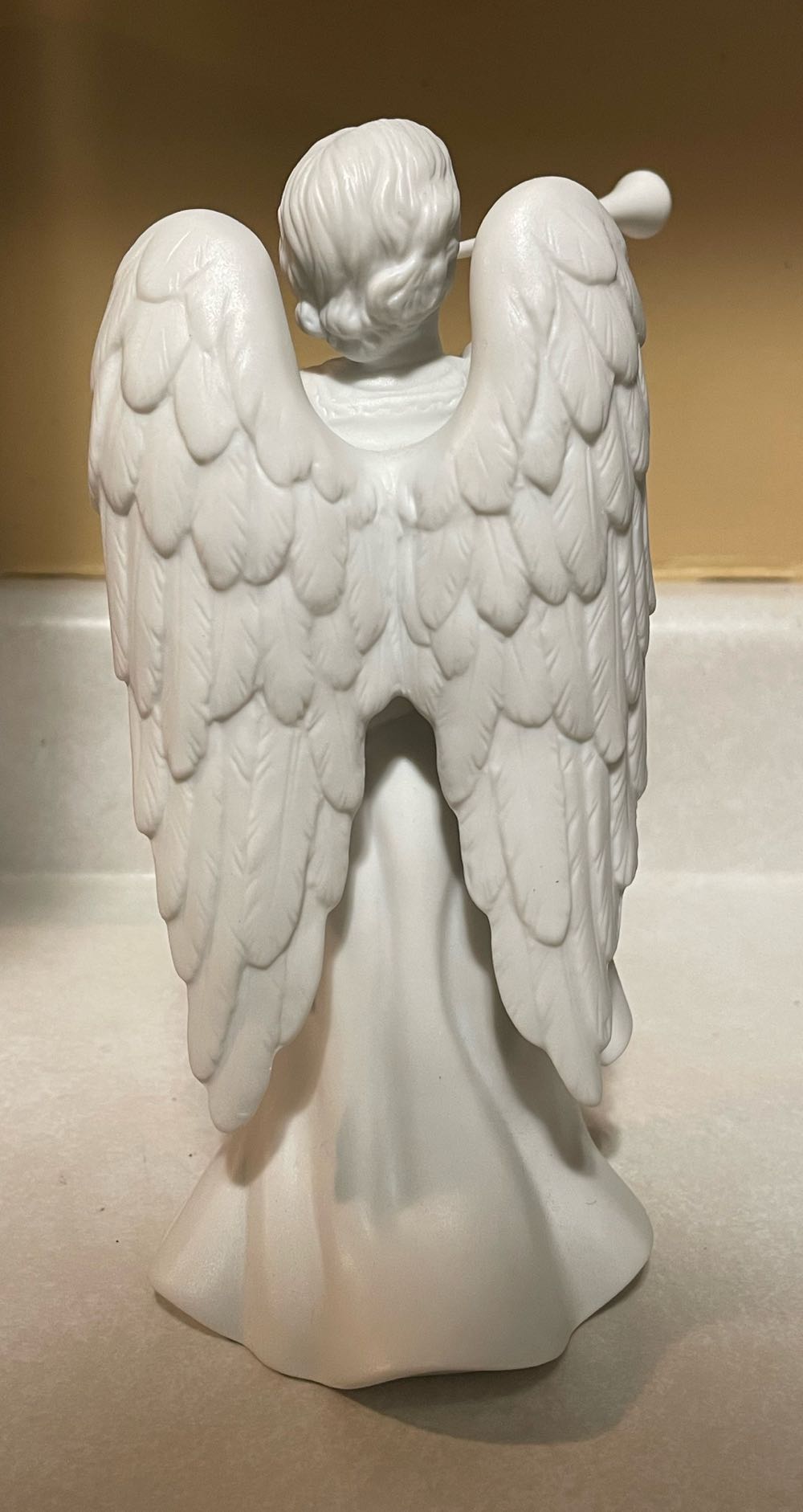 Avon - Nativity Collectibles - 1992 - Angel - Gabriel - Angel (Nativity) ornament collectible - Main Image 2