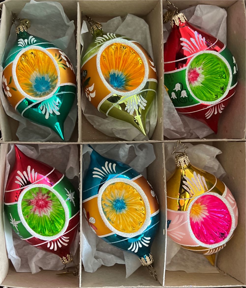 Nature’s Blossom-Set 6 - Fantasia ornament collectible [Barcode 645001222572] - Main Image 3