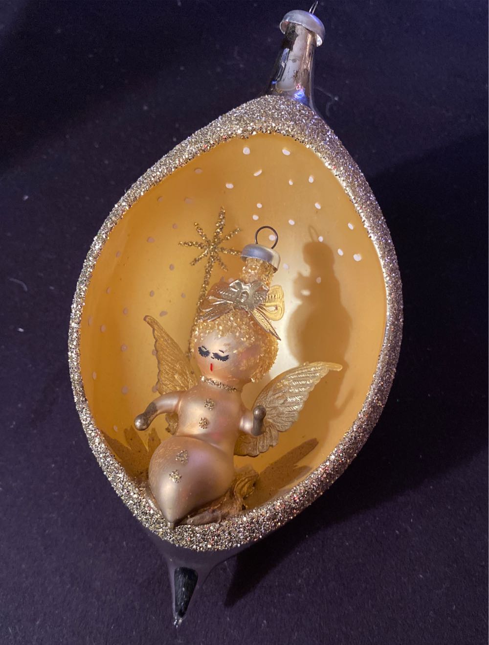 Sneeuwman Met Gouden Ster Op Buik