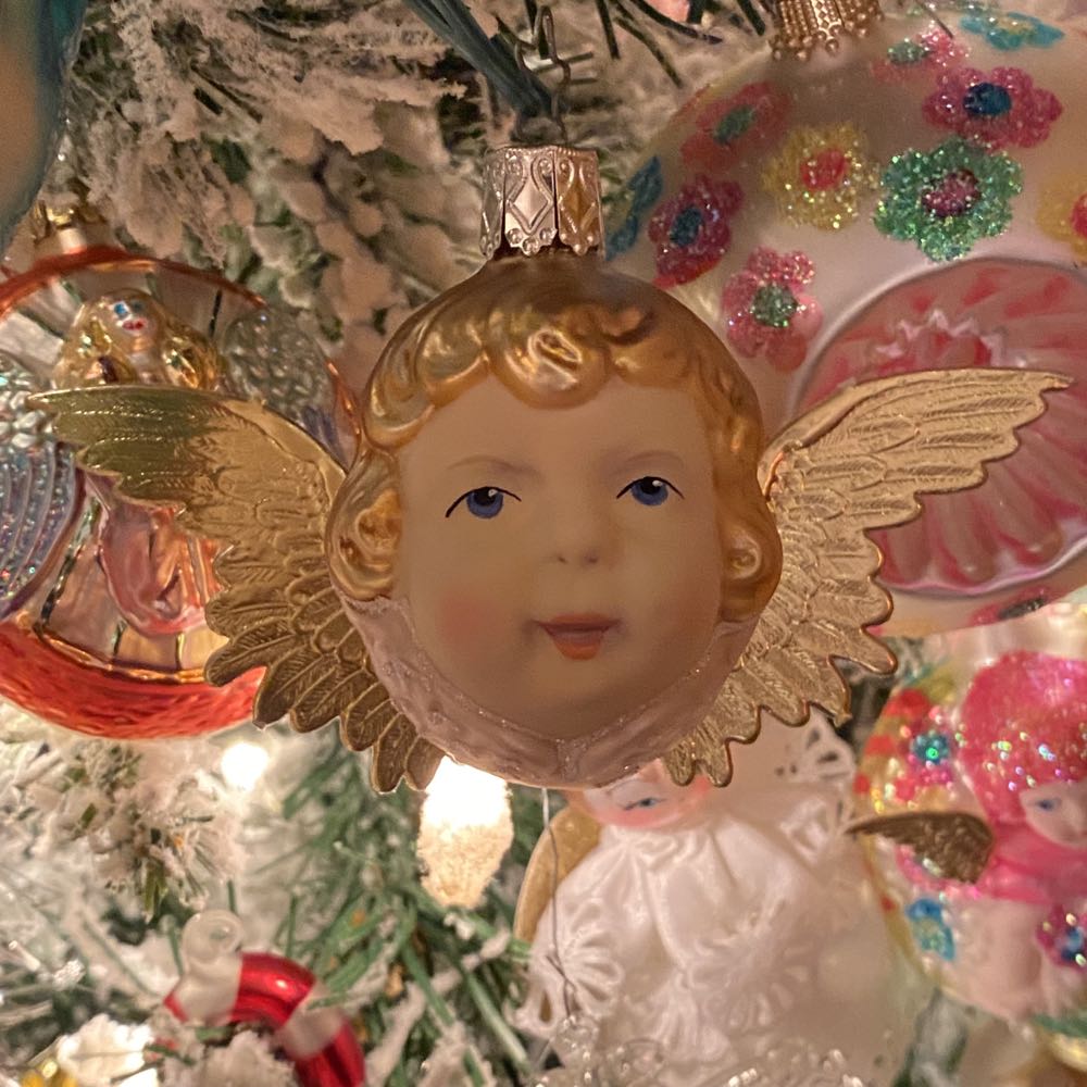 Various DYI Kpop Ornaments