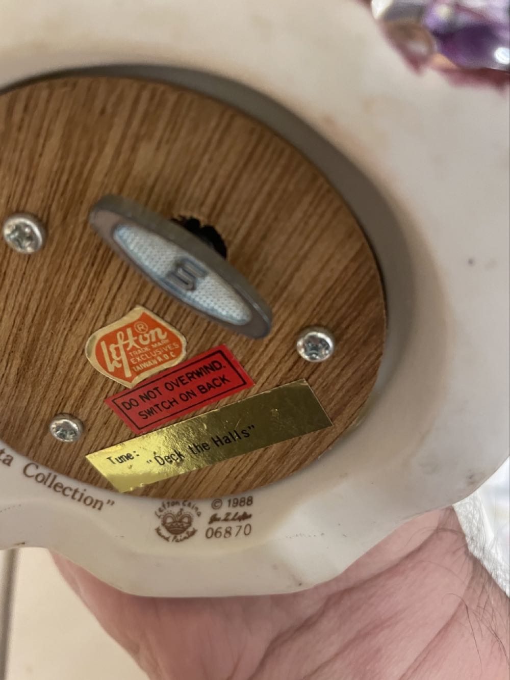 Lefton - Victorian Santa - Maroon Coat - Music Box - Plays “Deck The Halls” - #6870 - Santa (Music Box) ornament collectible - Main Image 4