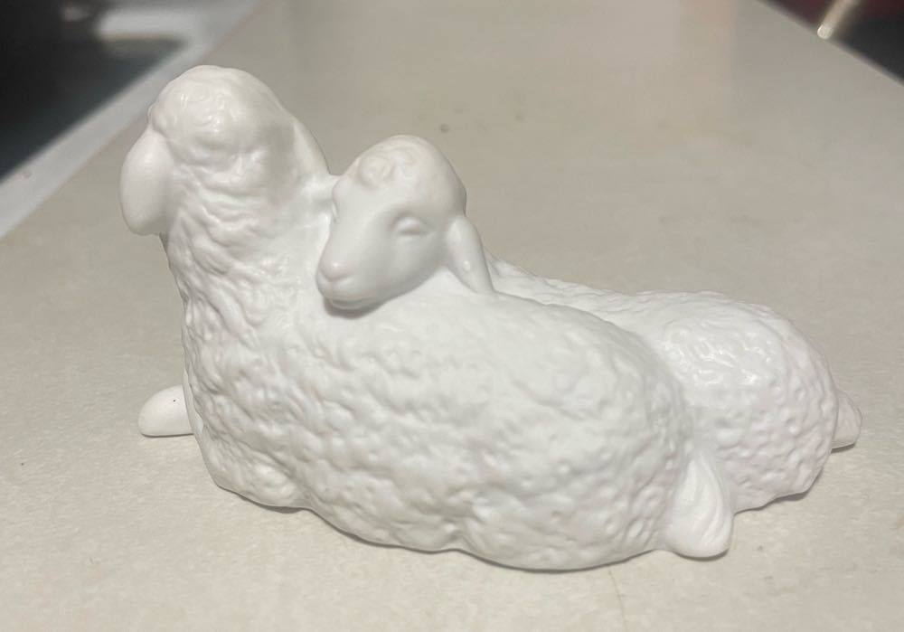 Avon - Nativity Collectibles - 1983 - Animal - The Sheep - Animals (Nativity) ornament collectible - Main Image 2