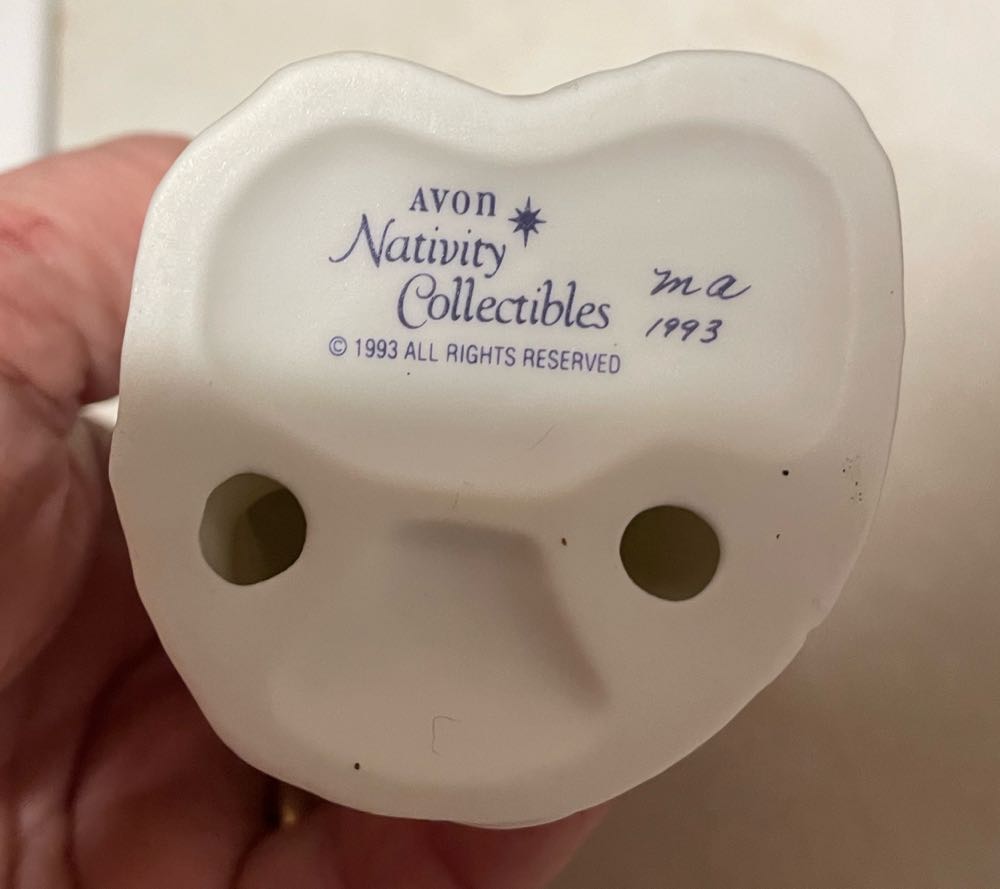 Avon - Nativity Collectibles - 1993 - Shepherd - Shepherd With Lamb - Shepherd (Nativity) ornament collectible - Main Image 3