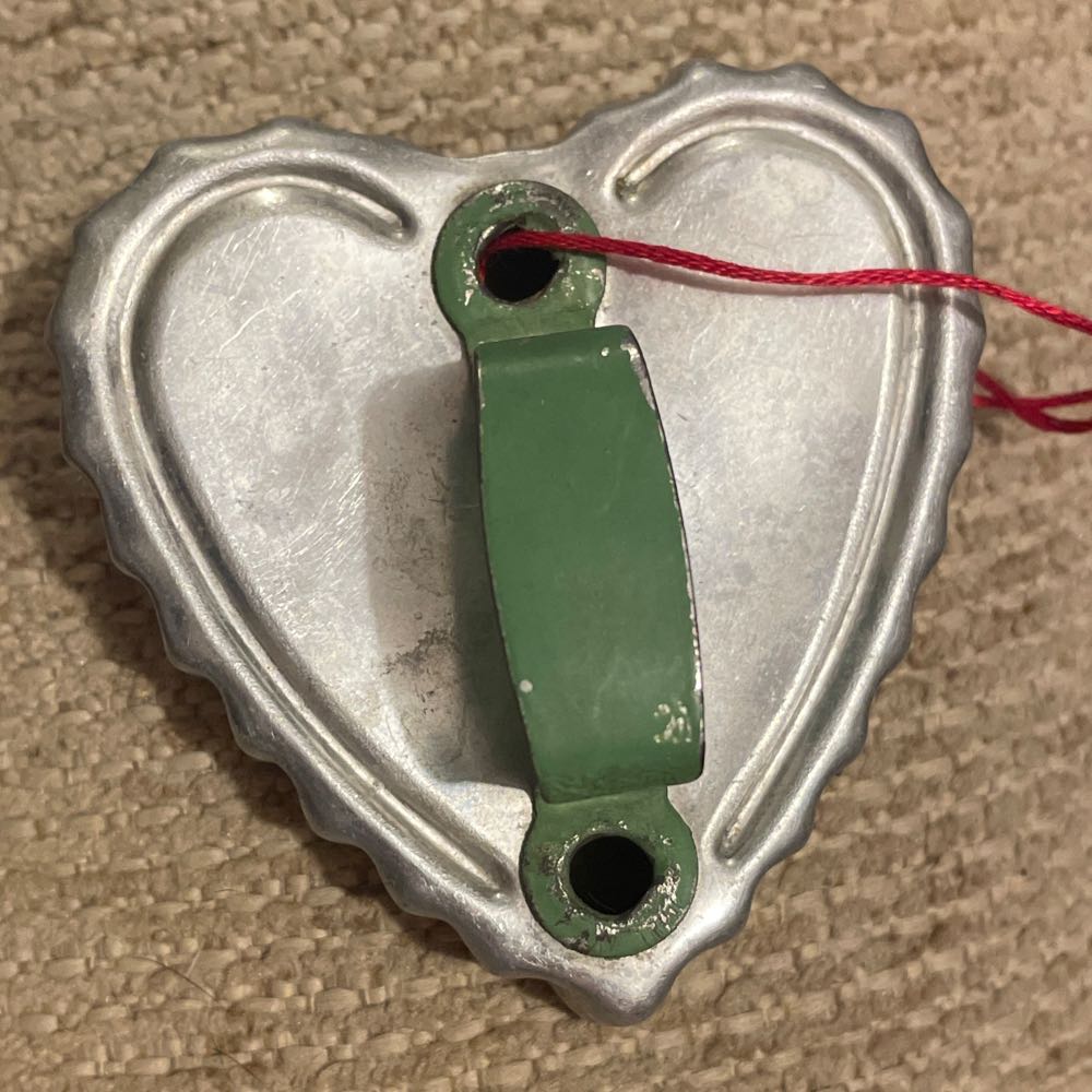 Cookie Cutter - Green Metal Handle - Heart - Heart (Cookie Cutter) ornament collectible - Main Image 1