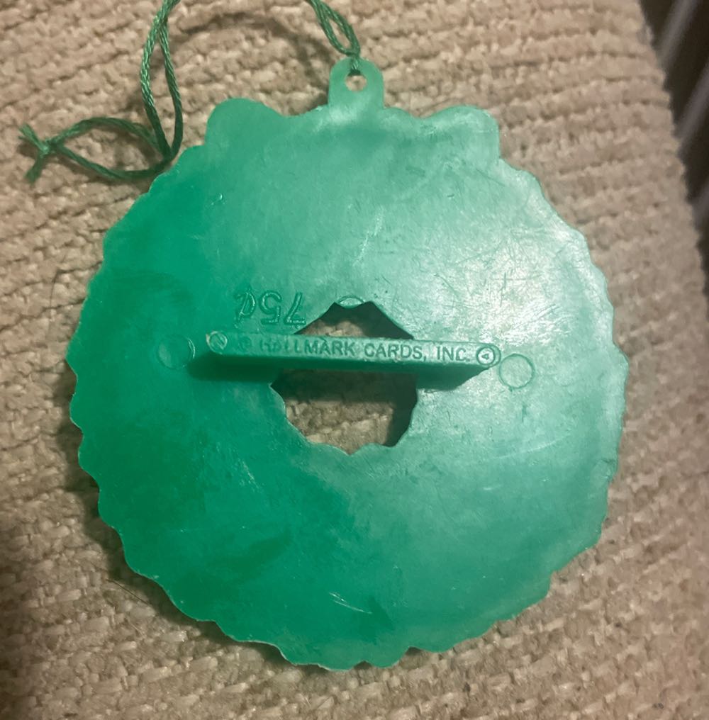Cookie Cutter - Hallmark - Wreath - Wreath (Cookie Cutter) ornament collectible - Main Image 2