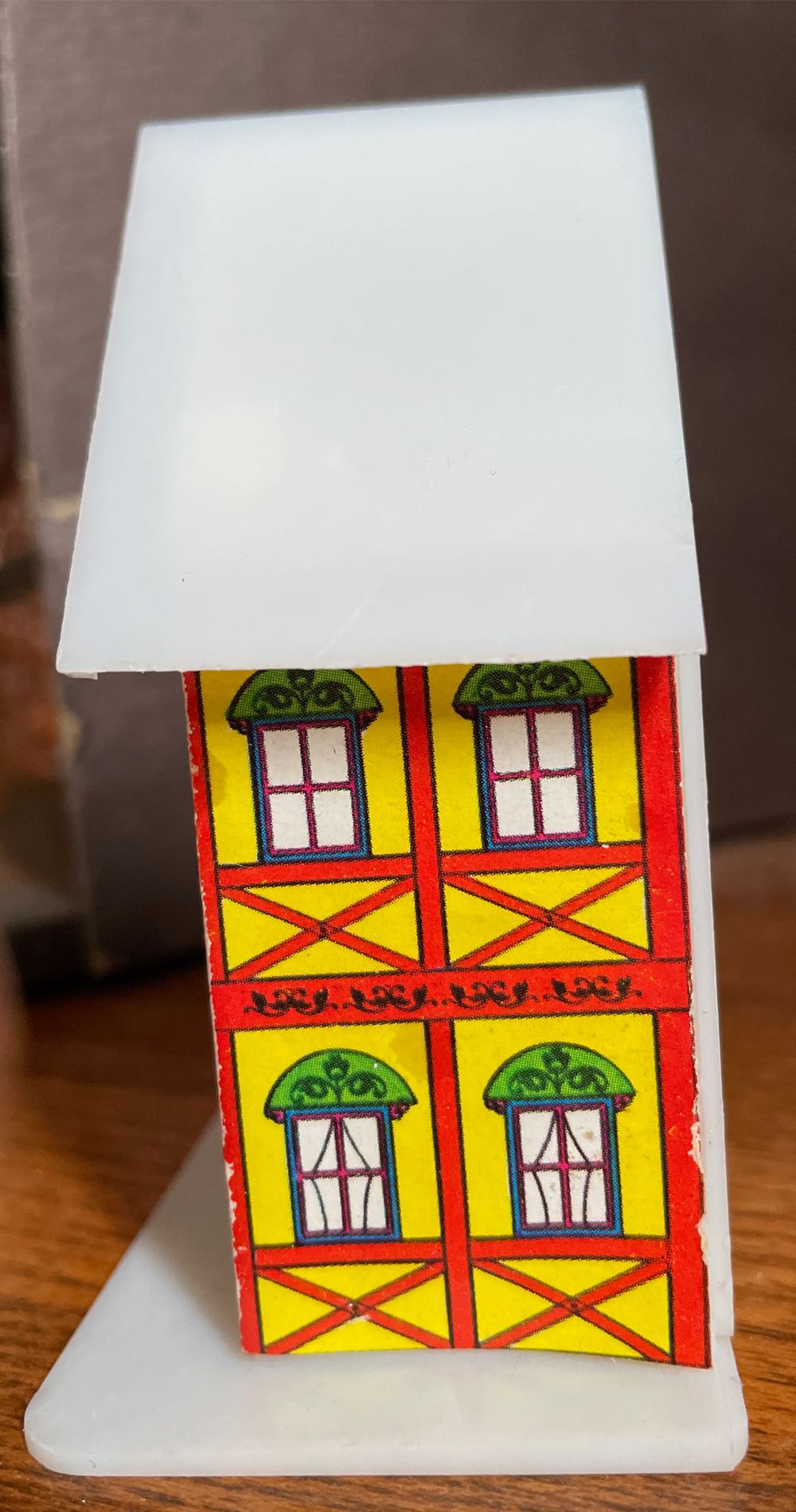 Universal - Alpine Village - Two Story Yellow House - Wreath - Alpine Village (Light Up Village) ornament collectible - Main Image 2