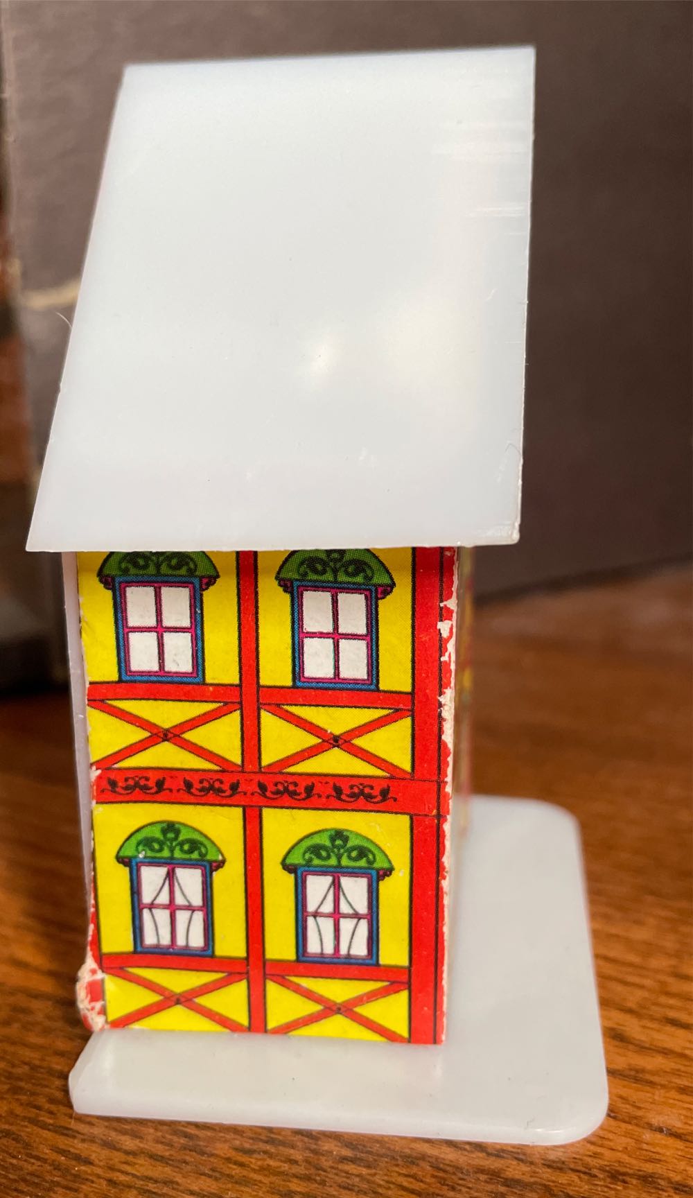 Universal - Alpine Village - Two Story Yellow House - Wreath - Alpine Village (Light Up Village) ornament collectible - Main Image 3