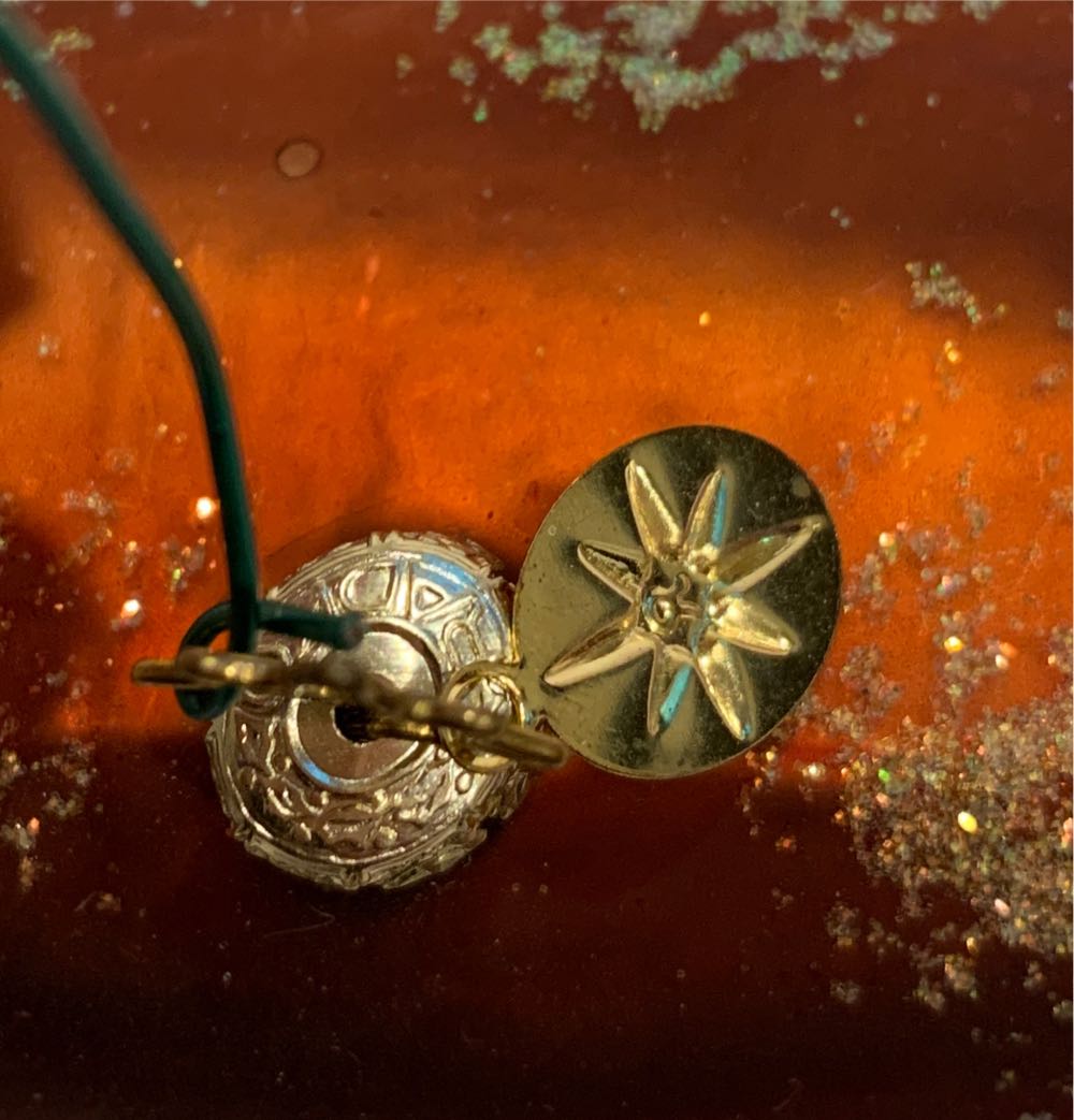 Hot Diggety - Storybook (food) ornament collectible [Barcode 645001195432] - Main Image 3