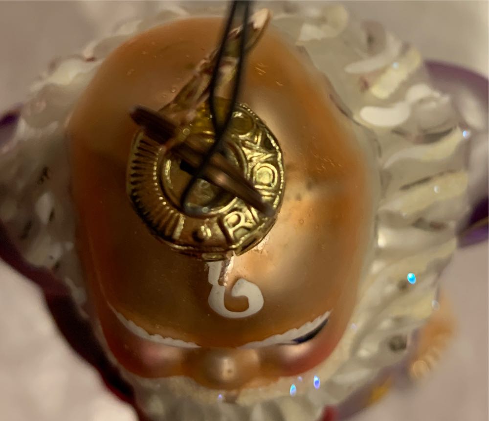 Santa Jamas  (Santa) ornament collectible [Barcode 645001176066] - Main Image 3