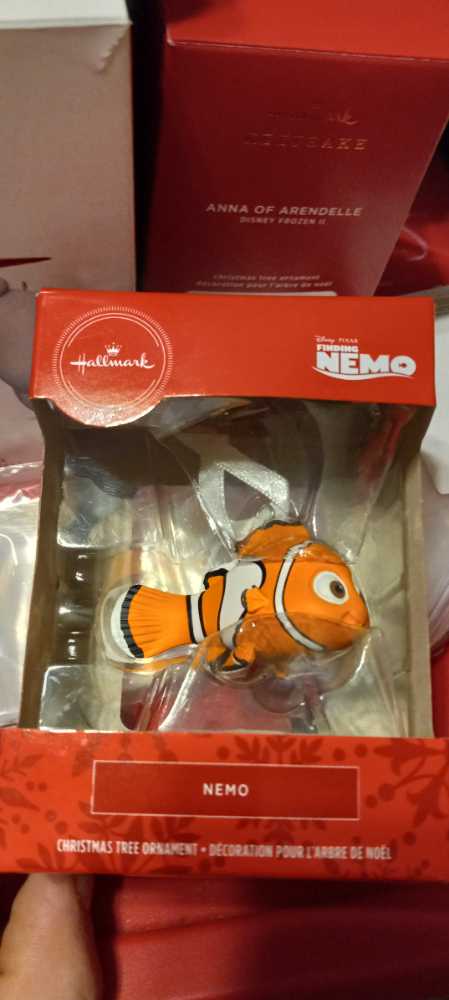 Nemo - hallmark red box (Finding Nemo) ornament collectible [Barcode 763795568161] - Main Image 2