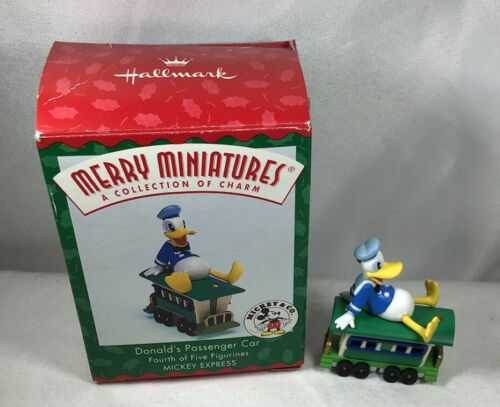 Toys R Us: 2022 GLASS ORNAMENT