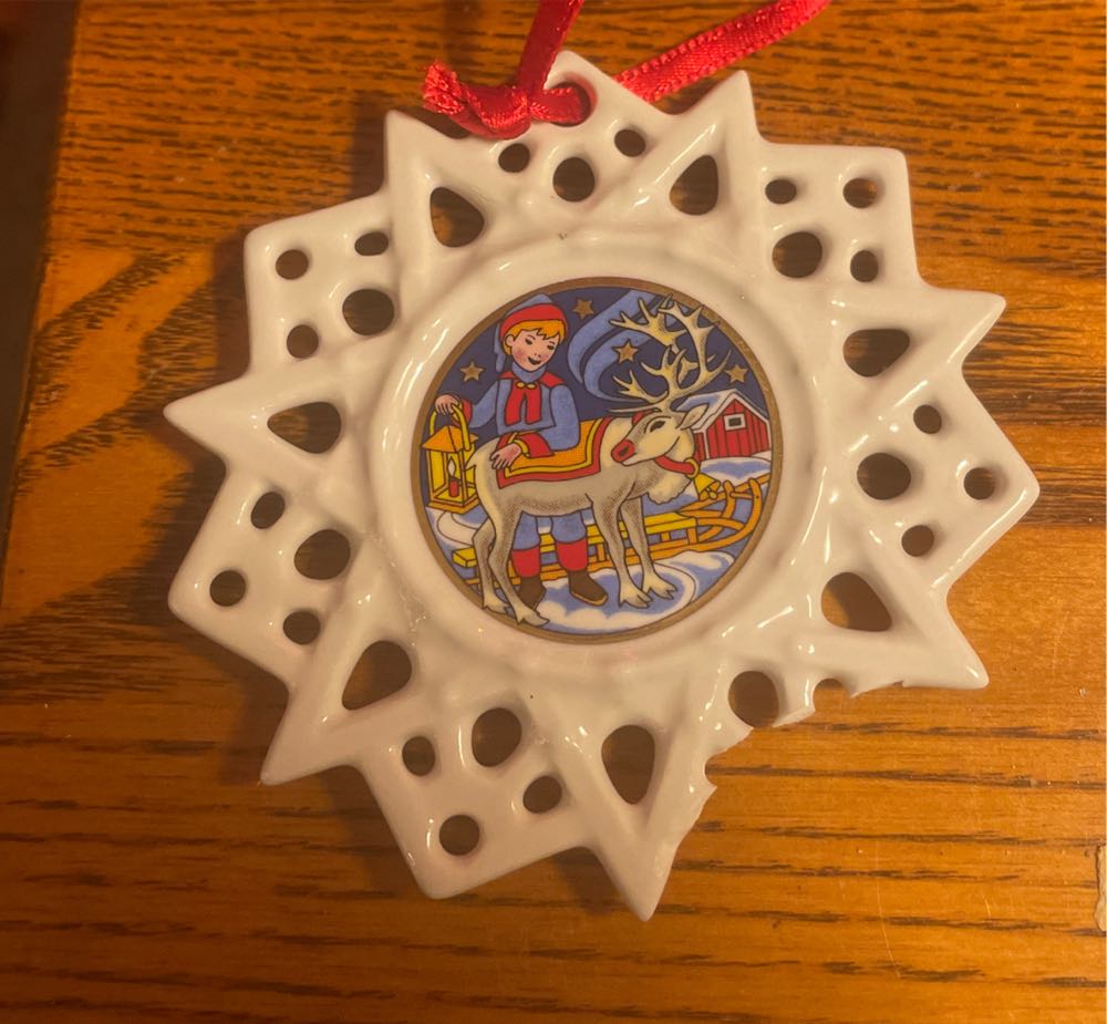 Hutschenreuther - Snowflake - Boy With Reindeer - Snowflake (Annual) ornament collectible - Main Image 2