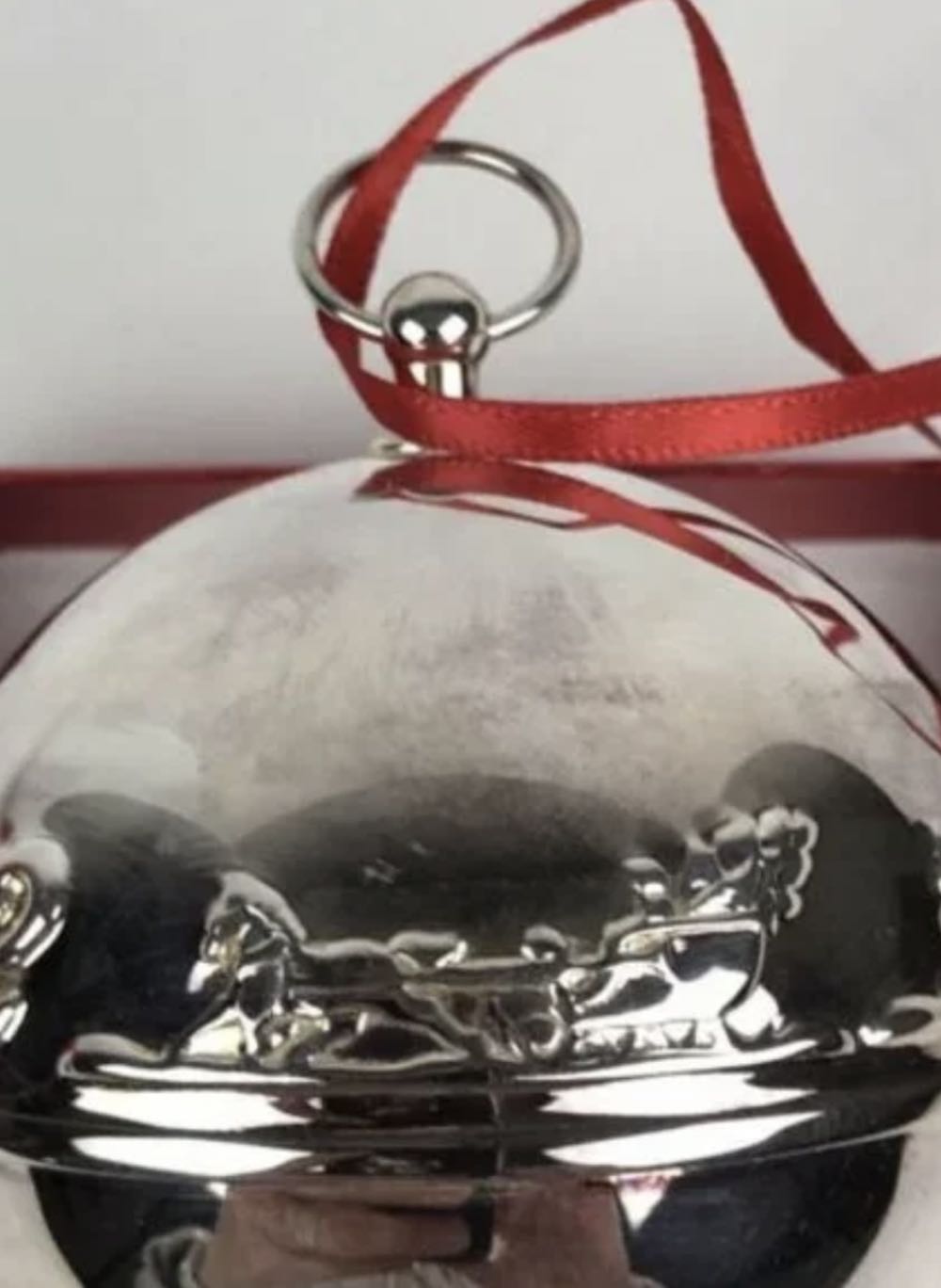 Wallace 2002 Annual Sleighbell - Sleigh Bell ornament collectible [Barcode 730936053787] - Main Image 2