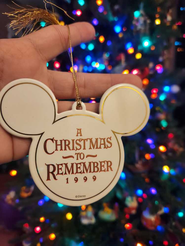 A Christmas To Remember-Mickey & Pluto  ornament collectible - Main Image 2