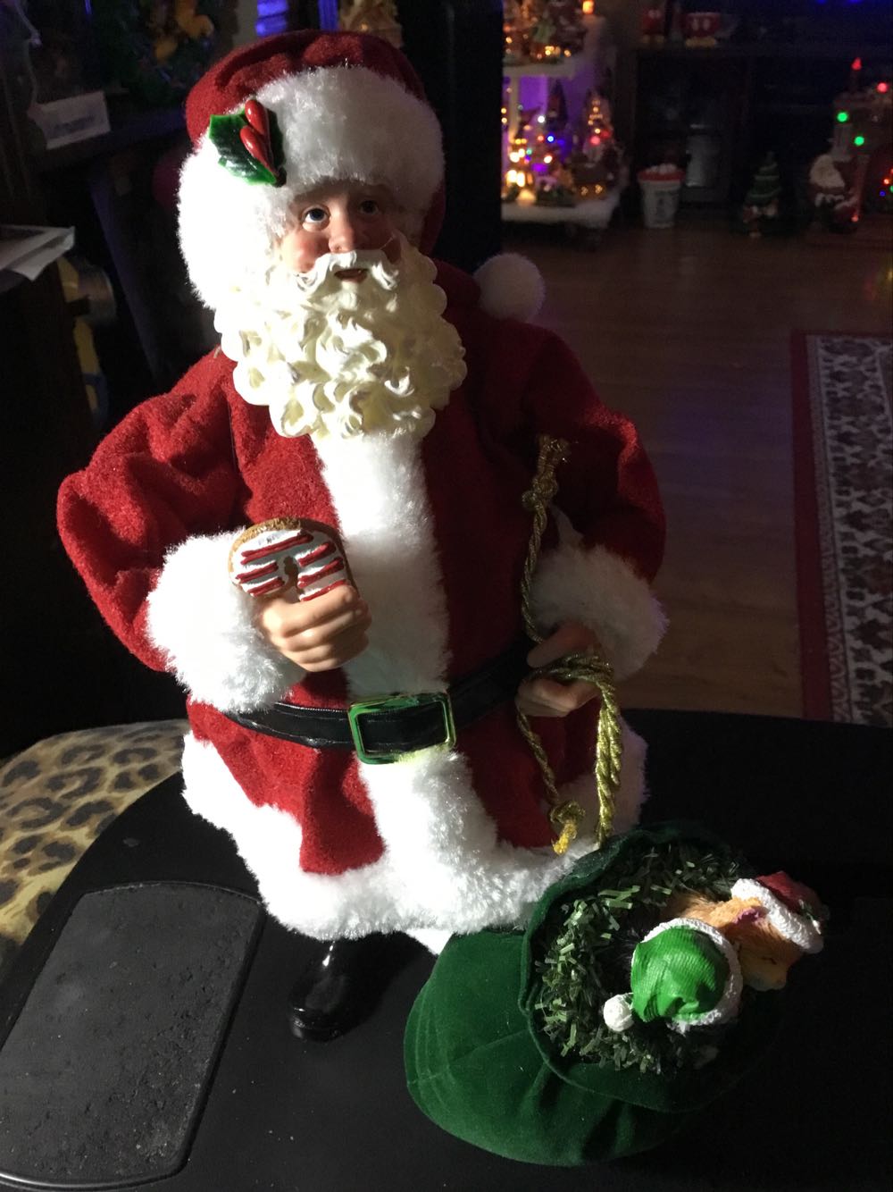 Standing Jolly Santa With Kittens - Santa ornament collectible [Barcode 9314777547738] - Main Image 2