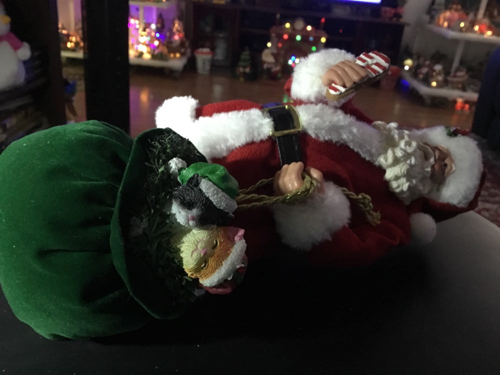 Standing Jolly Santa With Kittens - Santa ornament collectible [Barcode 9314777547738] - Main Image 3