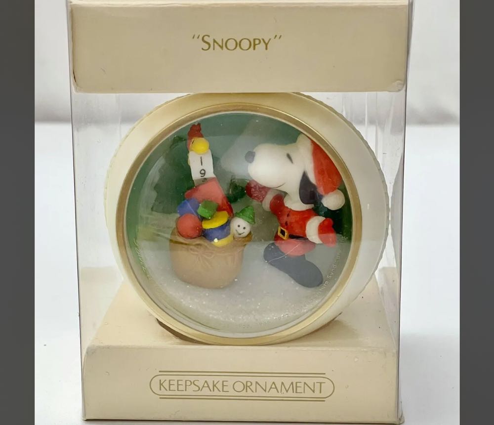Peanuts Snoopy Panorama Ball #5 & Final Snoopy  (Peanuts) ornament collectible - Main Image 2