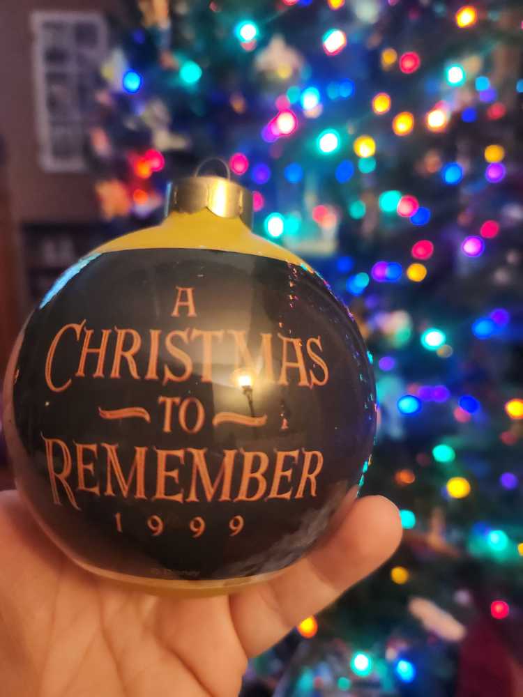 A Christmas To Remember 1999  ornament collectible - Main Image 2