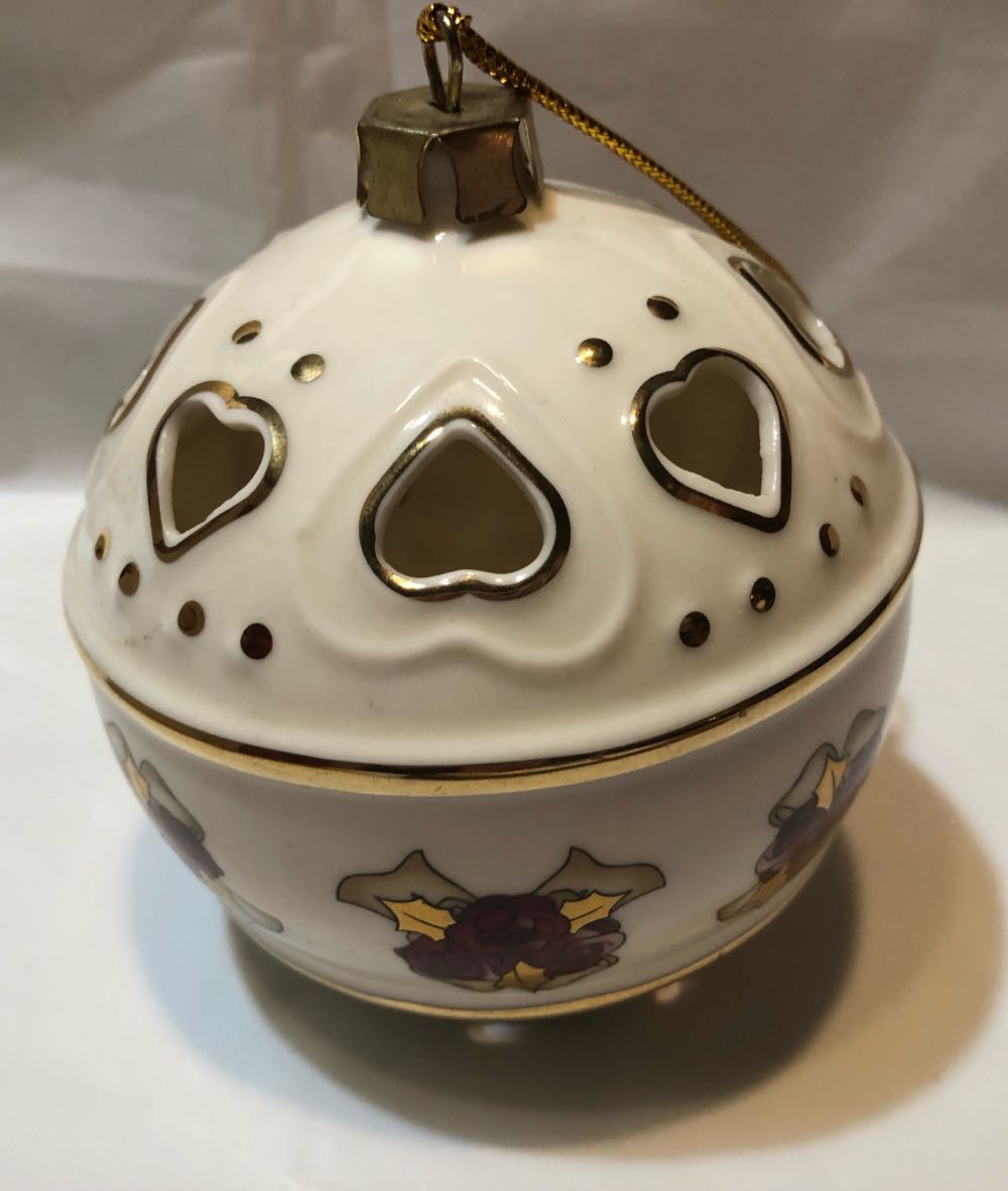 Victorian Christmas Mickey & Minnie Glass Ball Lenox Ornament - Lenox Mickey & Minnie (Disney) ornament collectible [Barcode 400009638196] - Main Image 2