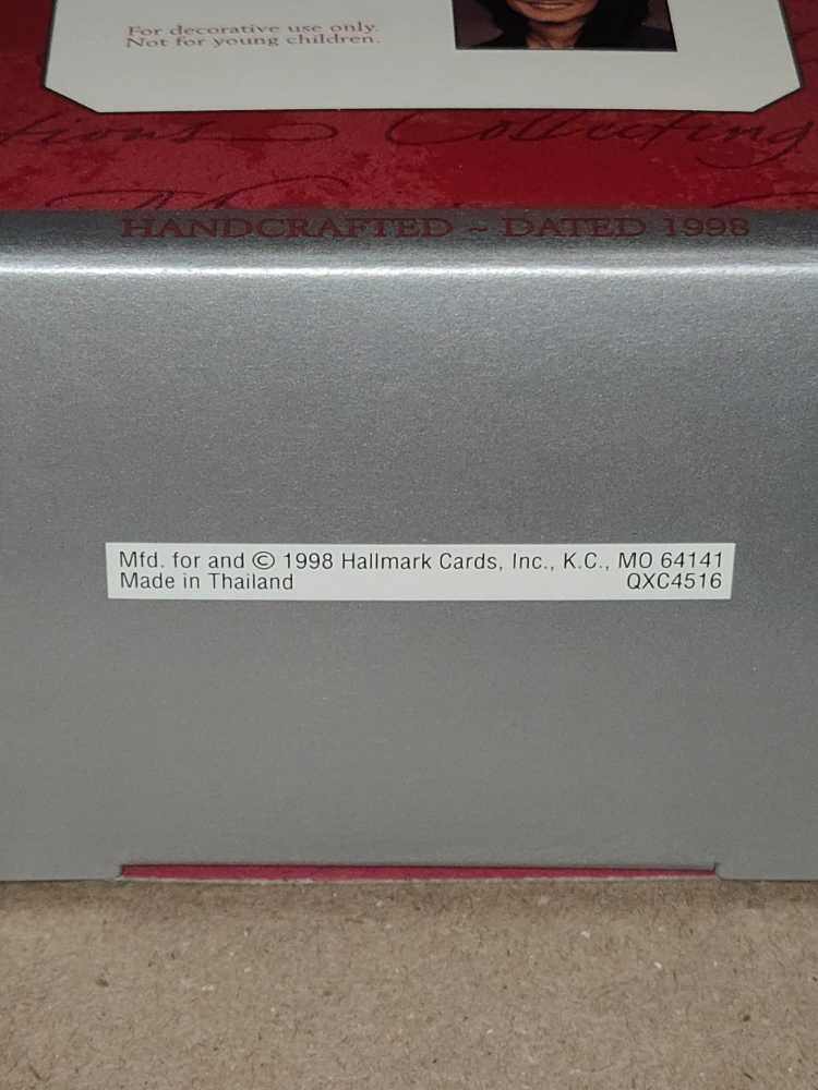 New Christmas Friend - KOC  - KOC CLUB EXCLUSIVE (Santa) ornament collectible - Main Image 3