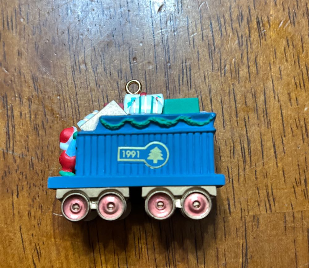 Claus and Co. Gift Car - Claus & Co. RR Collection (Clause & Co R.R.) ornament collectible - Main Image 2