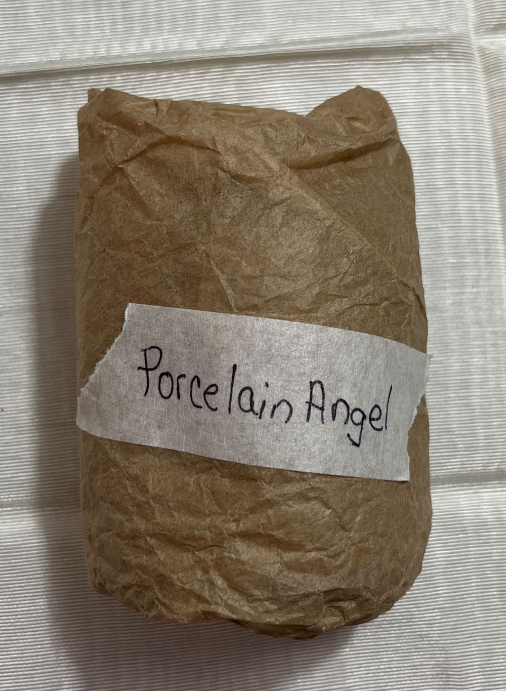 Porcelain Angel  ornament collectible - Main Image 3