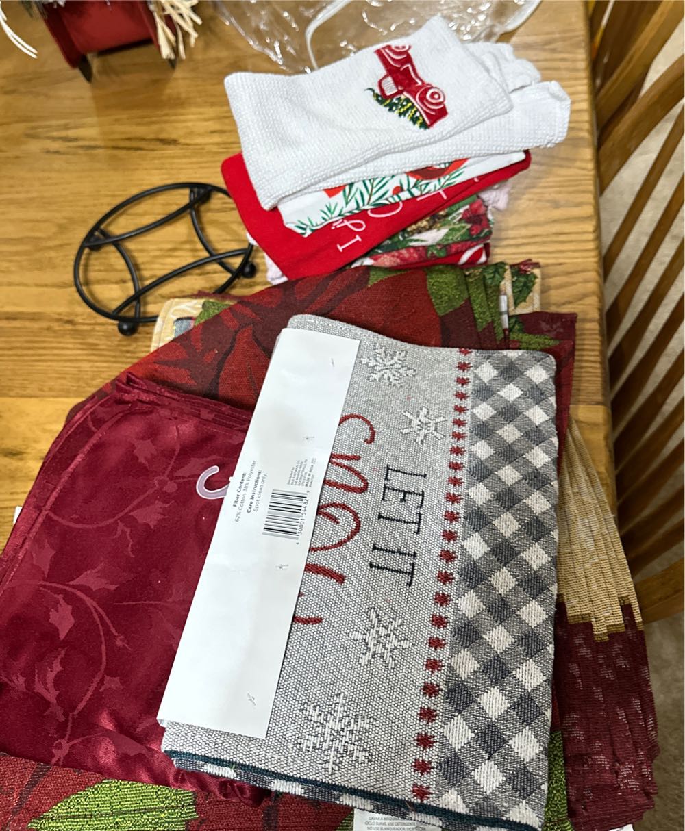 Hearth Florals - Christmas (Christmas) ornament collectible - Main Image 4